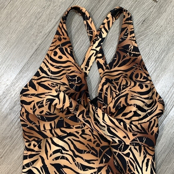 Speedo Tiger Print One-Piece Swimsuit size 6 - Picture 2 of 11
